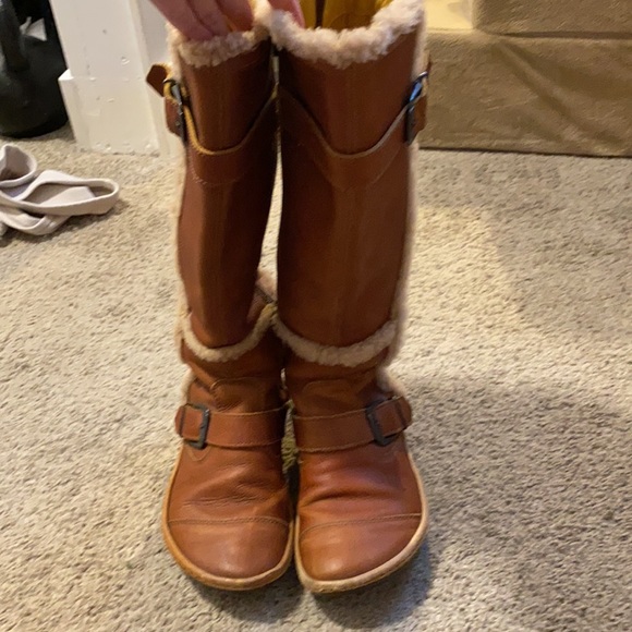 Beautiful Leather Boots - Picture 2 of 6